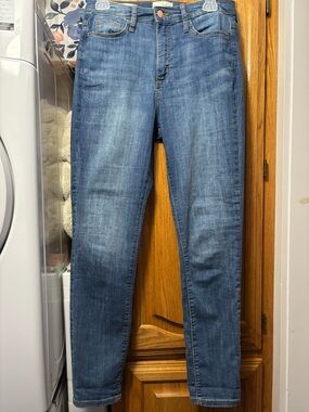 Universal Thread Women's Skinny Jeans in Medium Blue Wash